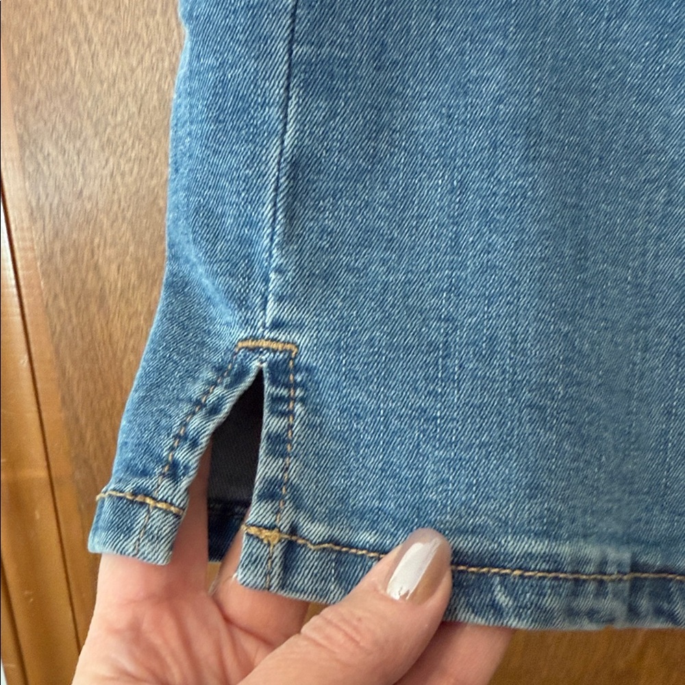 Croft & Barrow Blue Denim Capris - Picture 3 of 4